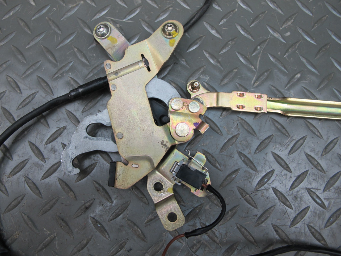 03-12 Mercedes R230 Convertible Set of 2 TOP Roof Lock Latch Striker OEM