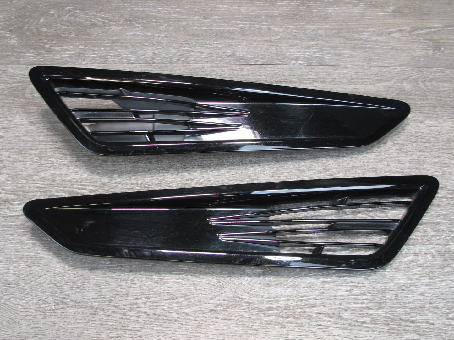 16-18 Chevrolet Camaro Set of 2 Front Left & Right Hood Vent Scoop Grille OEM