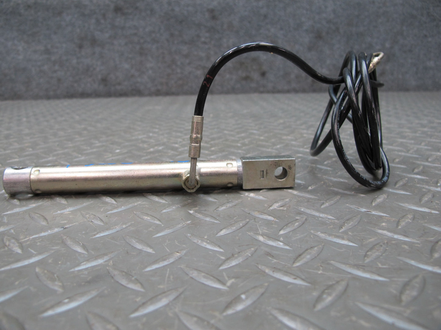 03-12 Mercedes R230 Sl-class Convertible Left TOP Roof Cylinder w Cable OEM