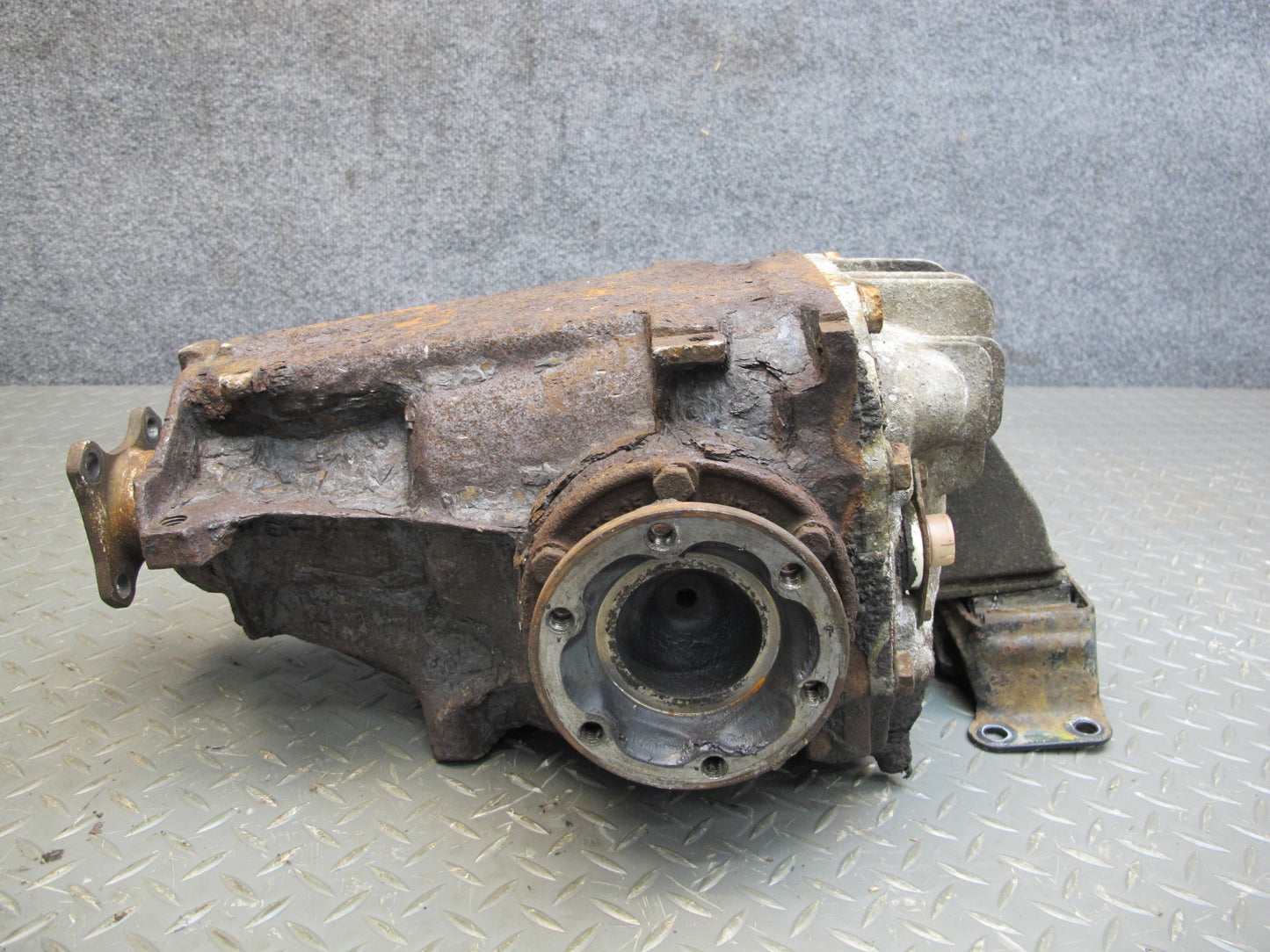 83-87 BMW E24 E28 M30 AT Rear Differential Axle Carrier Open 3.46 Ratio OEM