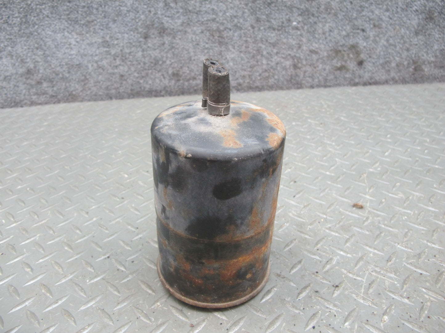 84-89 BMW E24 6-SERIES Fuel Evap Vapor Charcoal Canister 1108967 OEM