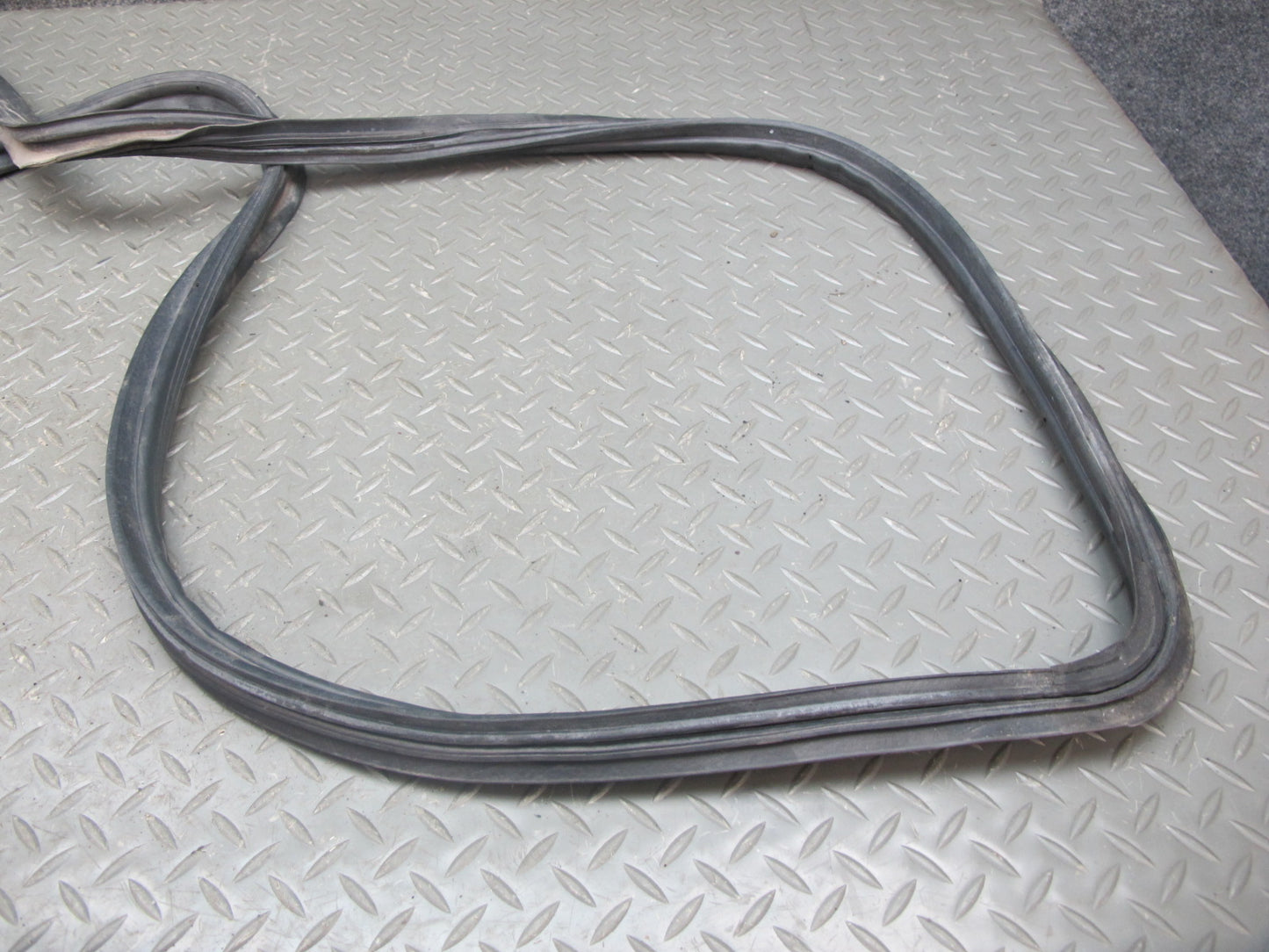 85-89 Nissan Z31 300ZX 2+0 Rear Trunk Tailgate Liftgate Weatherstrip Seal OEM