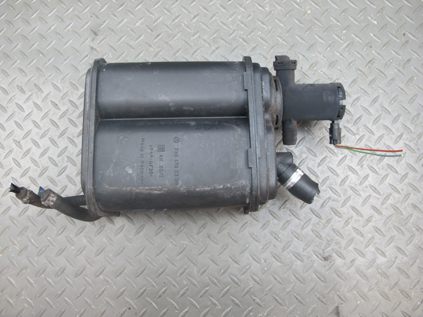 03-08 Mercedes R230 Sl-class Fuel Evap Vapor Charcoal Canister 2304700359 OEM