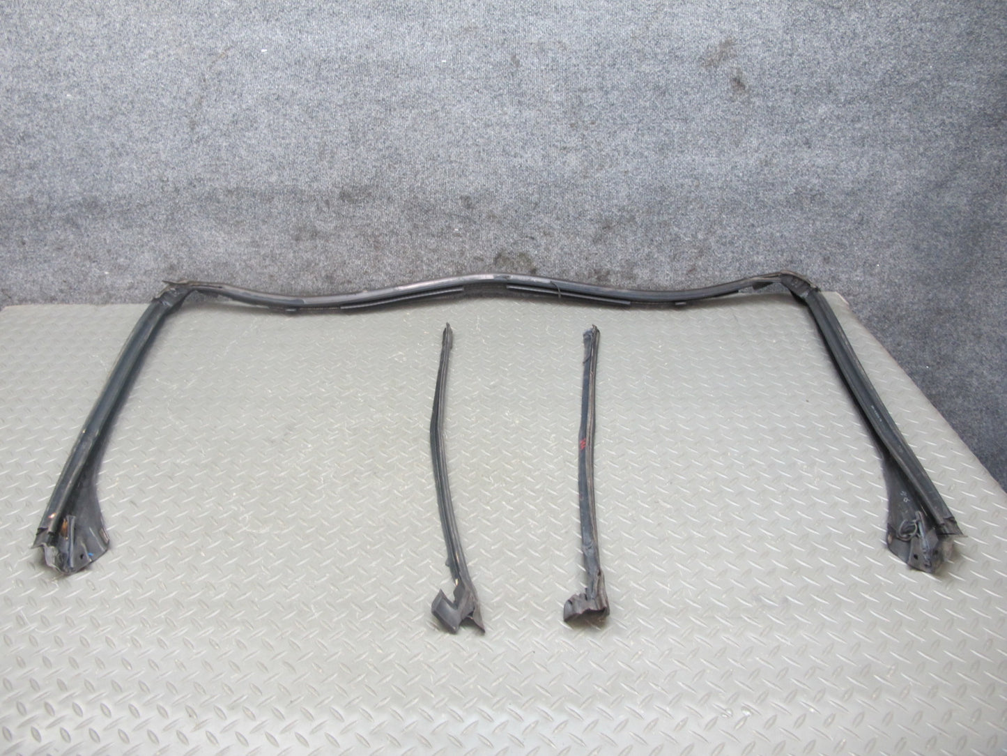 03-12 Mercedes R230 Windshield Weatherstrip Rubber Seal Gasket Set OEM
