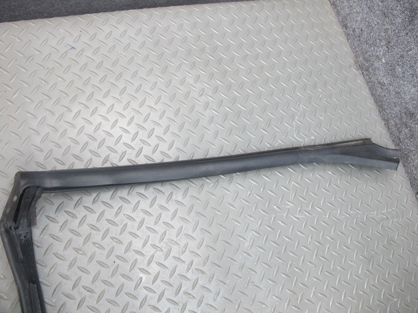03-12 Mercedes R230 Windshield Weatherstrip Rubber Seal Gasket Set OEM