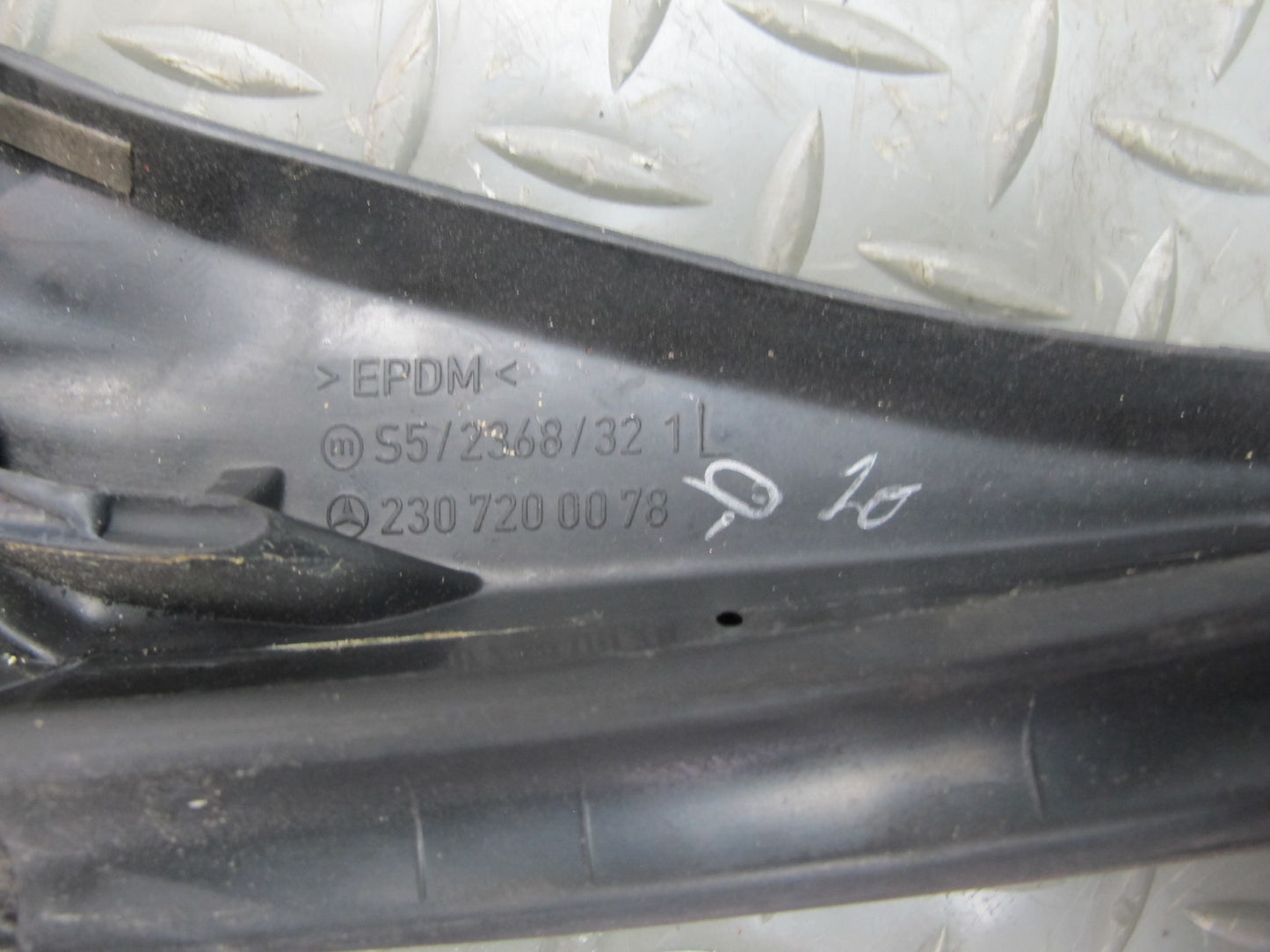 03-12 Mercedes R230 Windshield Weatherstrip Rubber Seal Gasket Set OEM