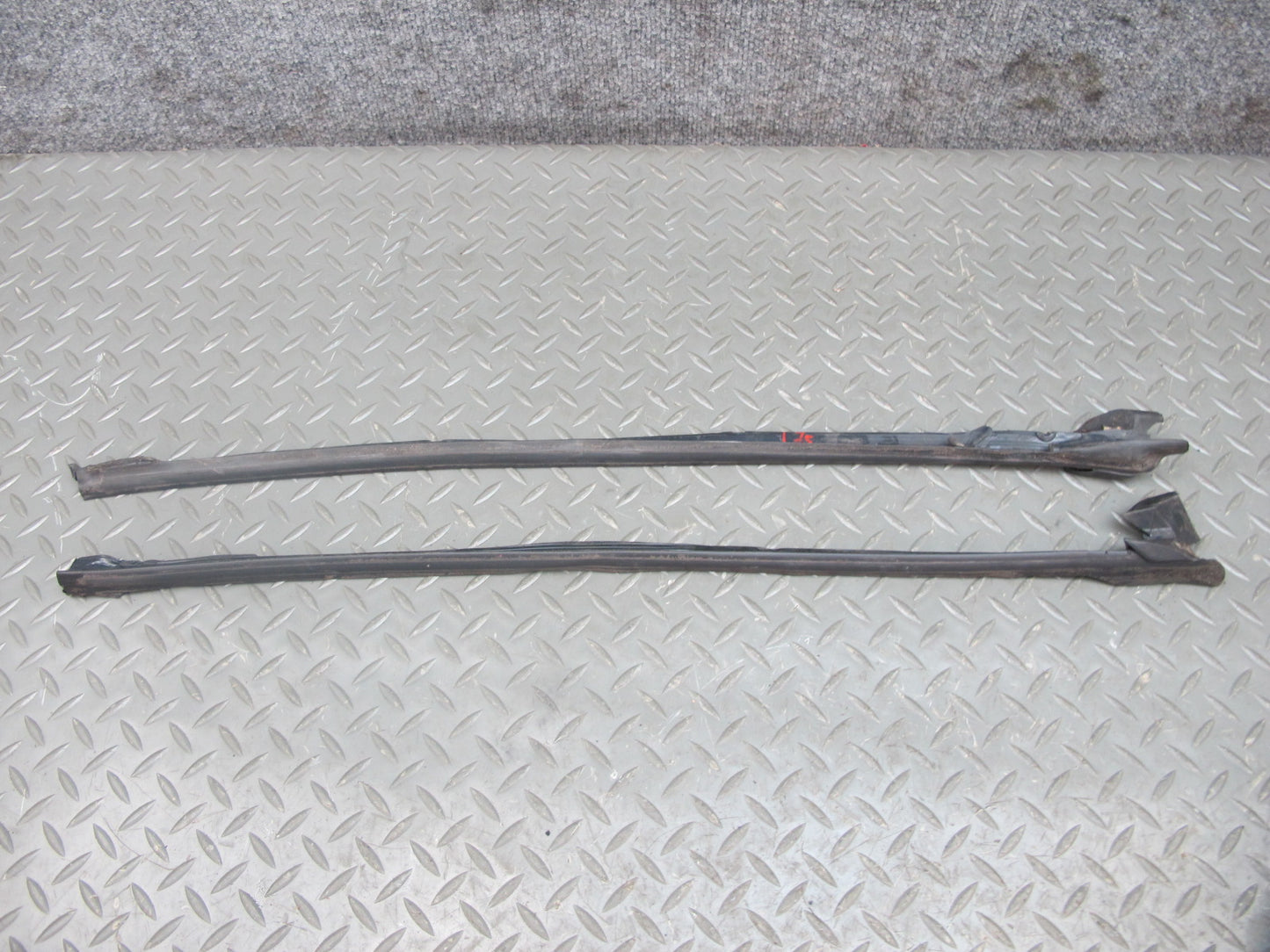 03-12 Mercedes R230 Windshield Weatherstrip Rubber Seal Gasket Set OEM
