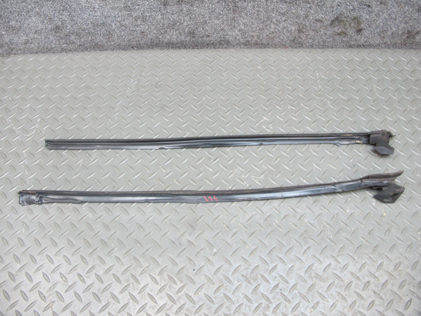 03-12 Mercedes R230 Windshield Weatherstrip Rubber Seal Gasket Set OEM