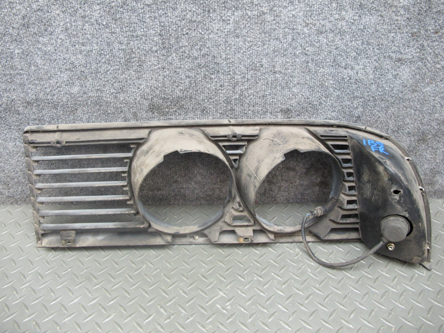 83-87 BMW E24 6-SERIES Set of 2 Front Left & Right Headlight Trim Grille OEM
