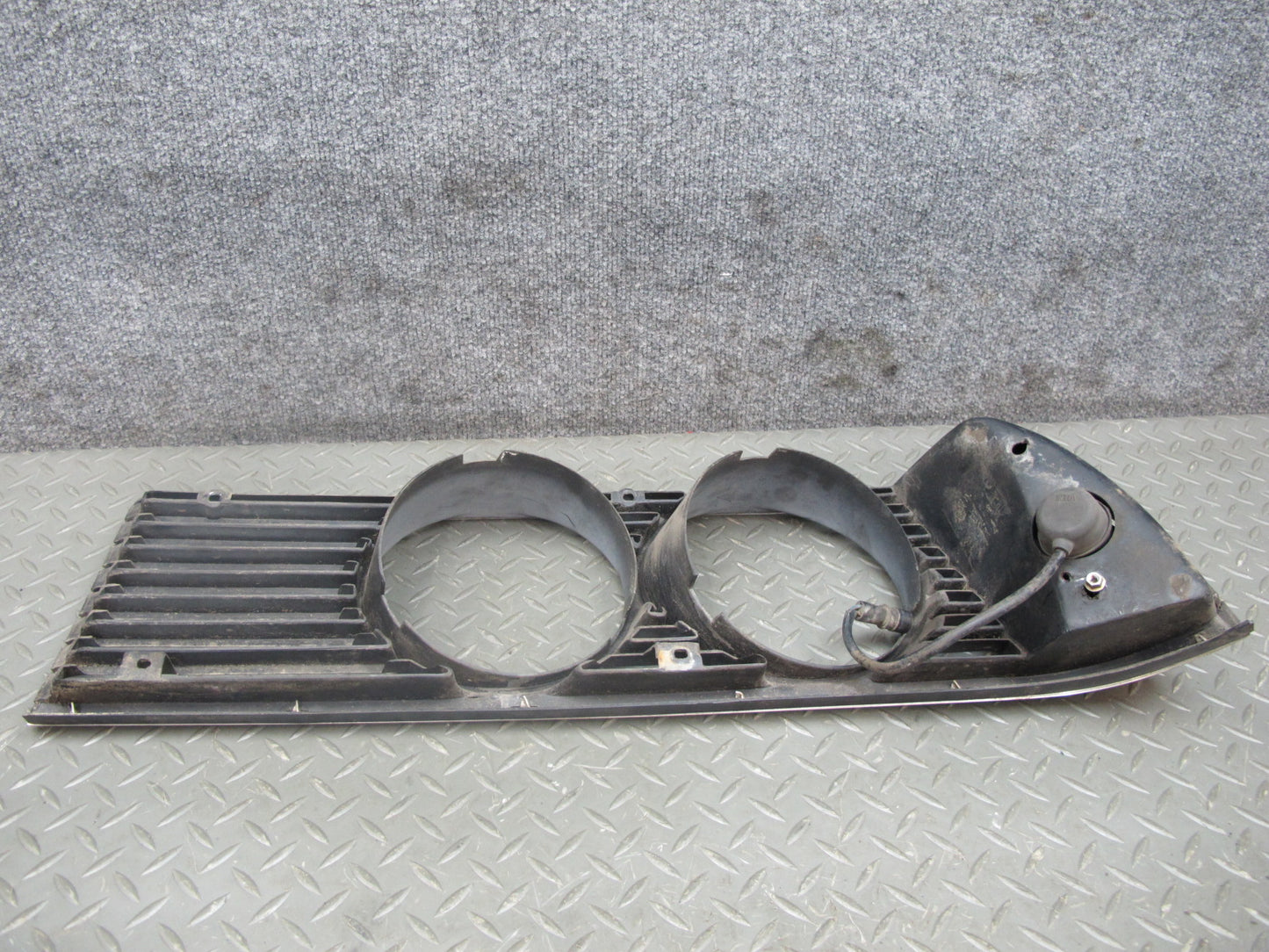 83-87 BMW E24 6-SERIES Set of 2 Front Left & Right Headlight Trim Grille OEM