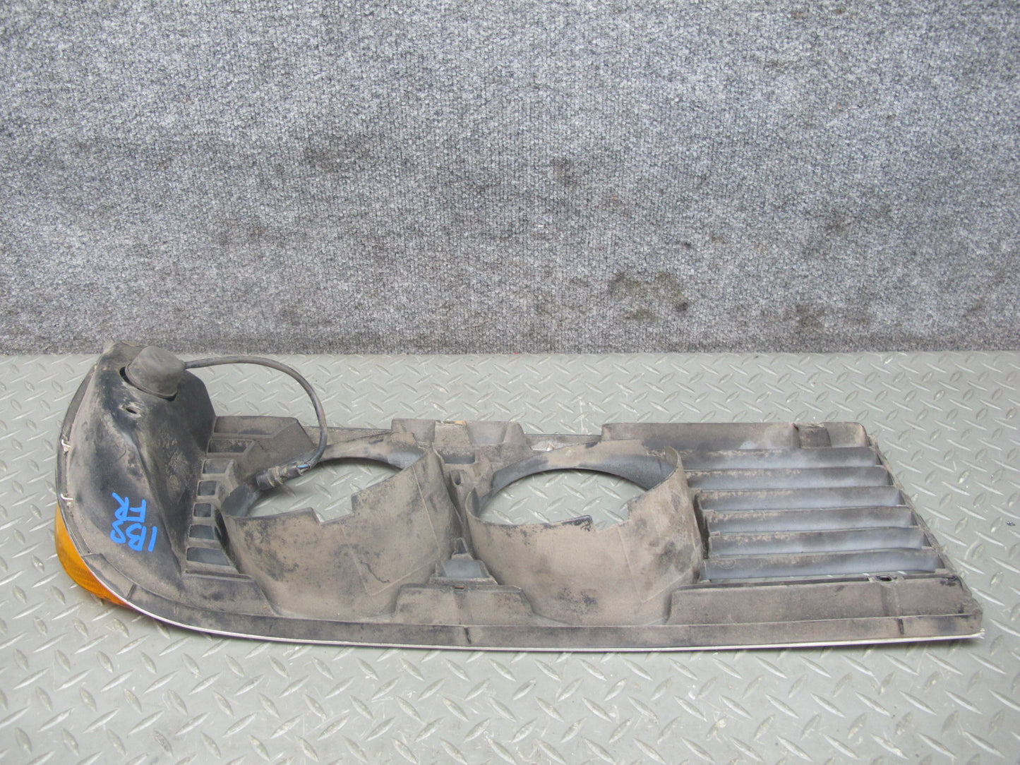 83-87 BMW E24 6-SERIES Set of 2 Front Left & Right Headlight Trim Grille OEM