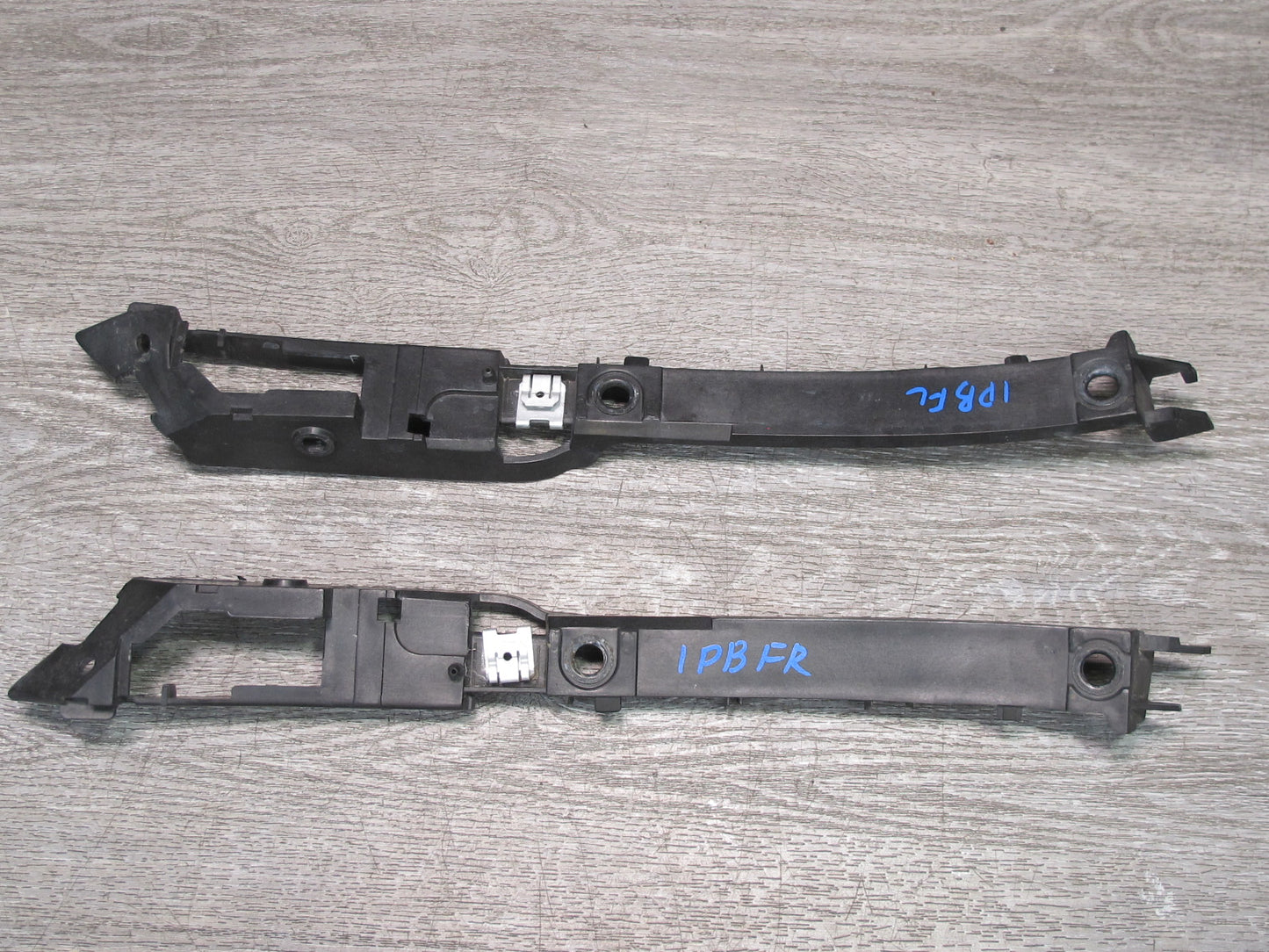 1999-2002 Porsche Boxster 986 Front Right & Left Bumper Support Bracket Set