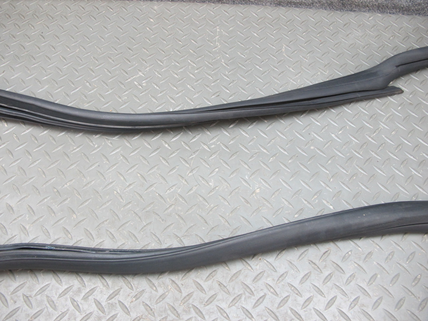 16-23 Chevrolet Camaro Coupe Left Door Weatherstrip Rubber Seal Gasket OEM