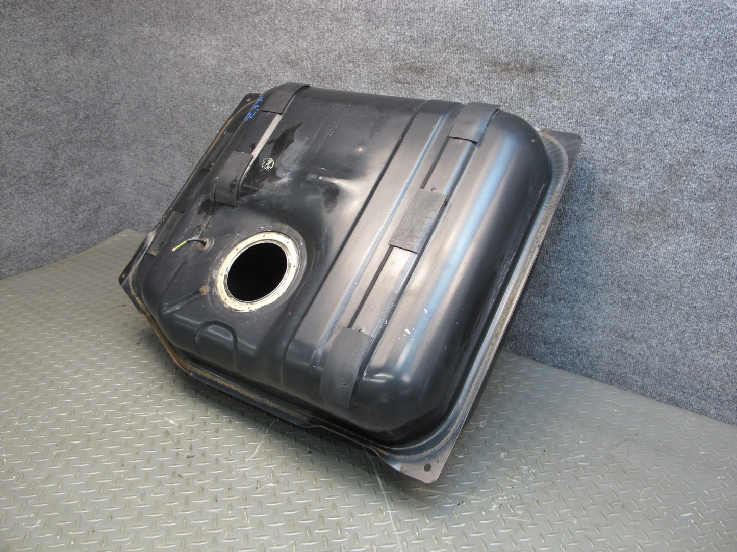 79-83 Datsun Nissan 280ZX 2.8L NON Turbo Gas Fuel Tank Reservoir OEM