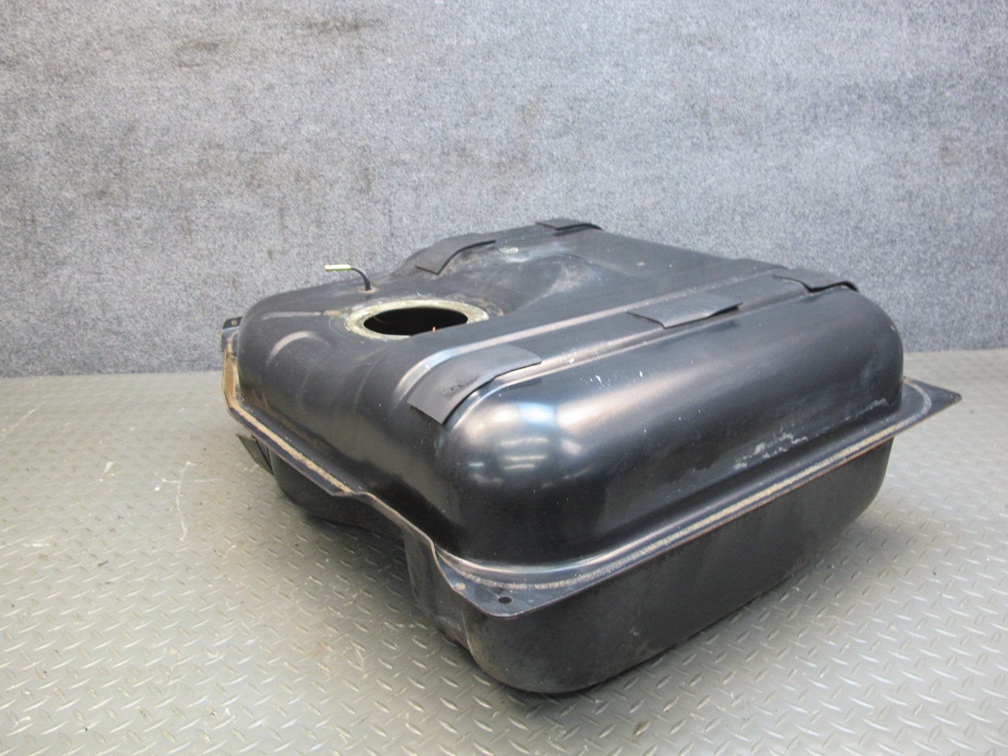 79-83 Datsun Nissan 280ZX 2.8L NON Turbo Gas Fuel Tank Reservoir OEM