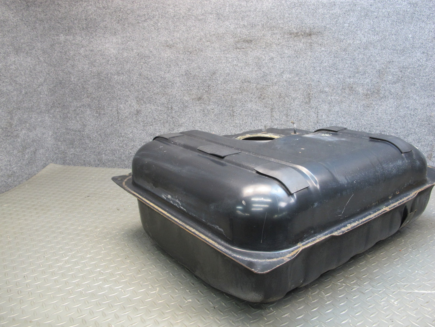 79-83 Datsun Nissan 280ZX 2.8L NON Turbo Gas Fuel Tank Reservoir OEM