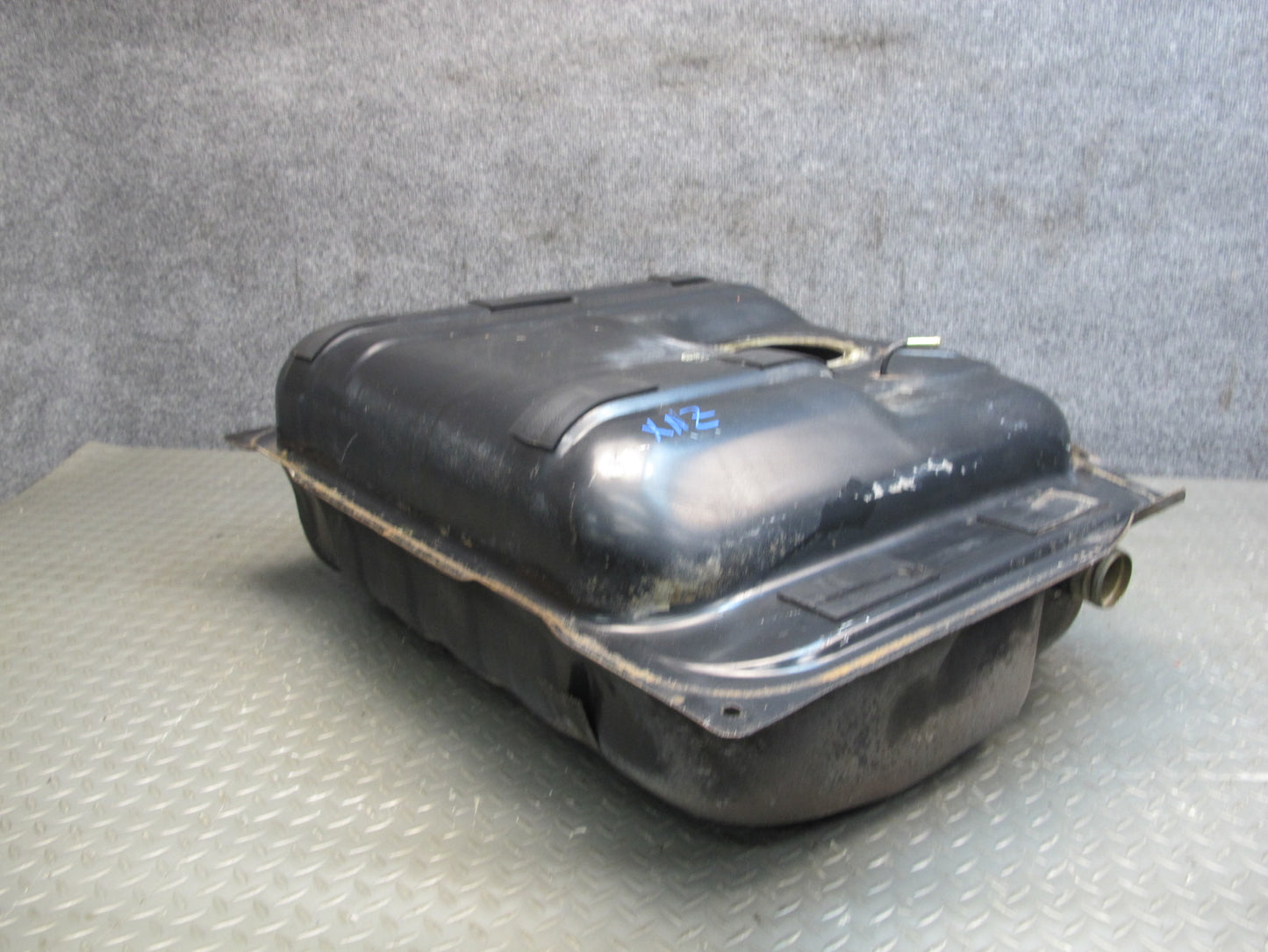 79-83 Datsun Nissan 280ZX 2.8L NON Turbo Gas Fuel Tank Reservoir OEM