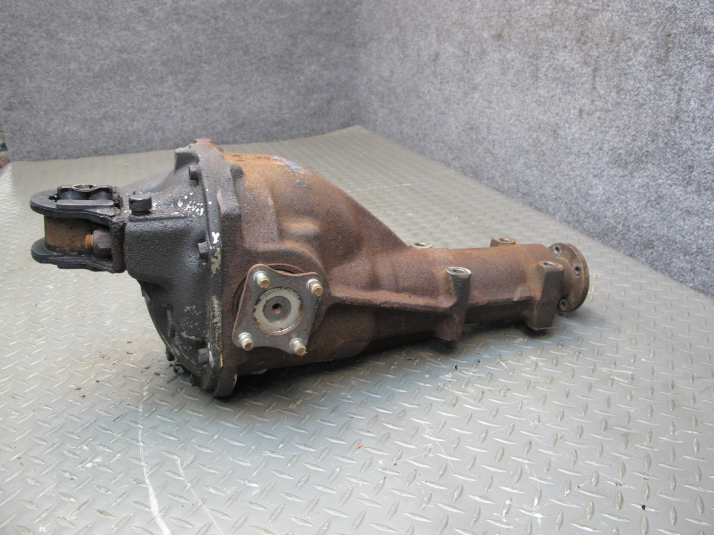 79-83 Datsun Nissan 280ZX 2.8L MT Rear Differential Carrier 3:90 Ratio 79K OEM