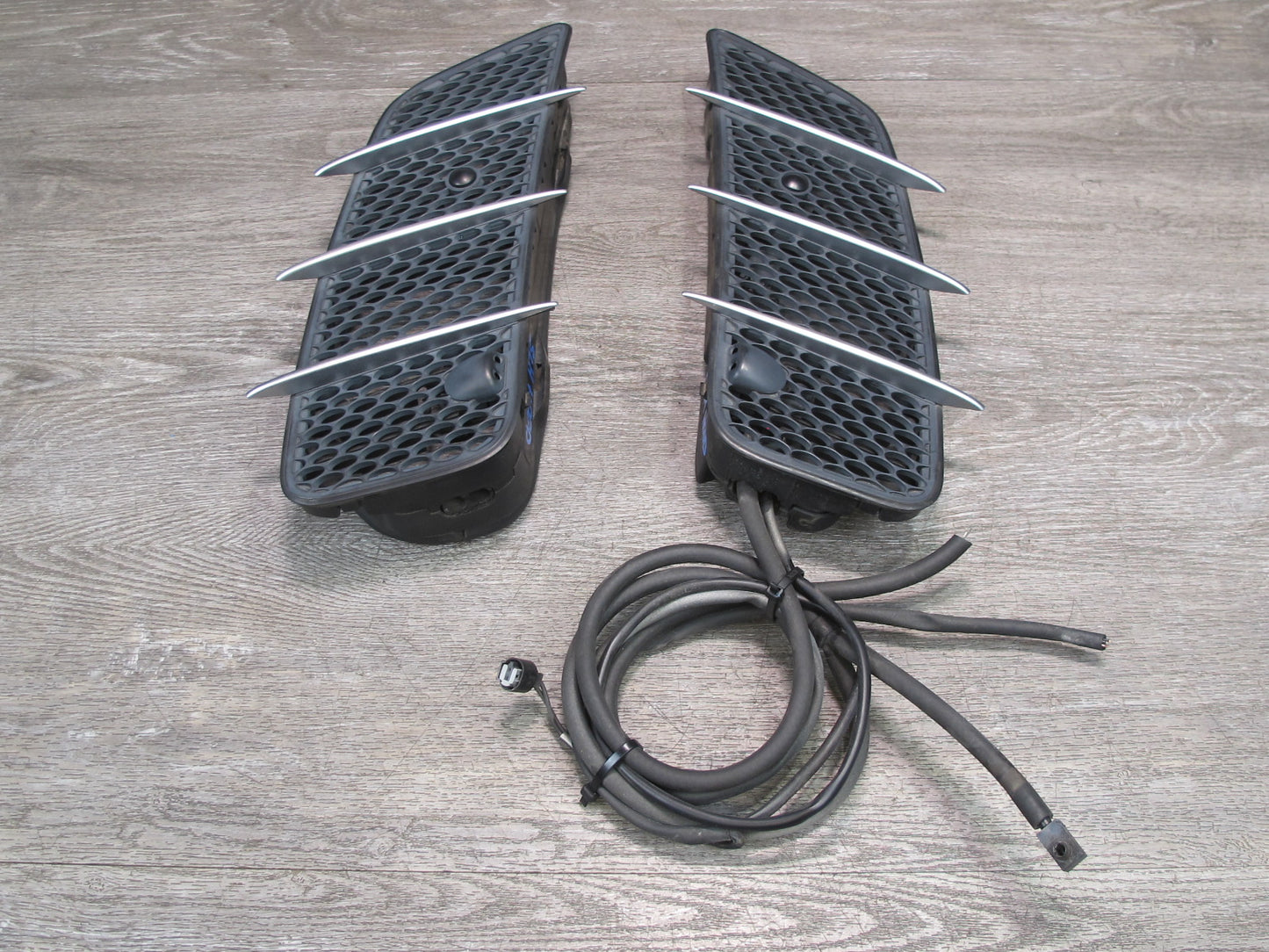 03-12 Mercedes R230 Sl-class Set of 2 Front Hood Vent Grille w Spray Jets OEM