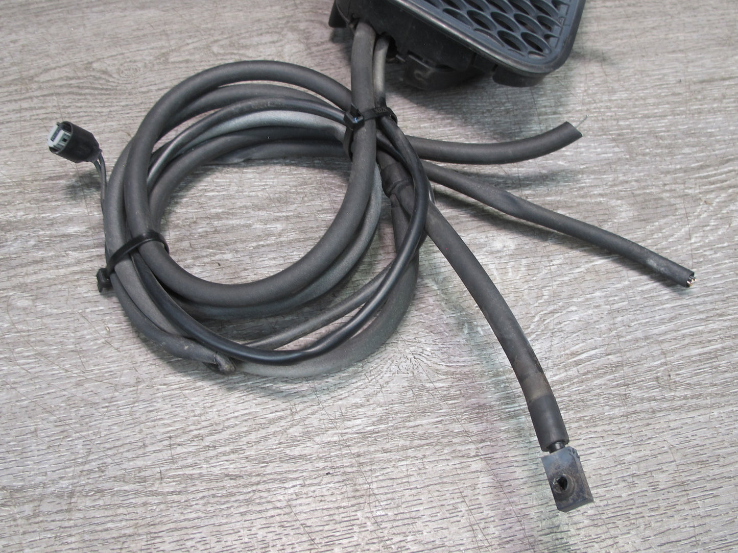 03-12 Mercedes R230 Sl-class Set of 2 Front Hood Vent Grille w Spray Jets OEM