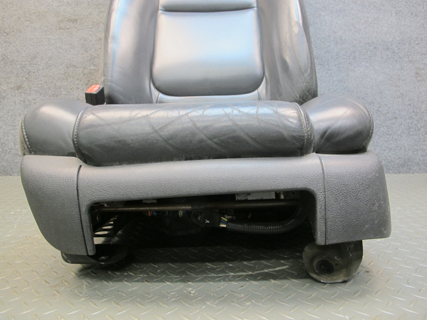 05-06 Chevrolet SSR Set of 2 Front Left & Right Heated Memory Leather Seat OEM