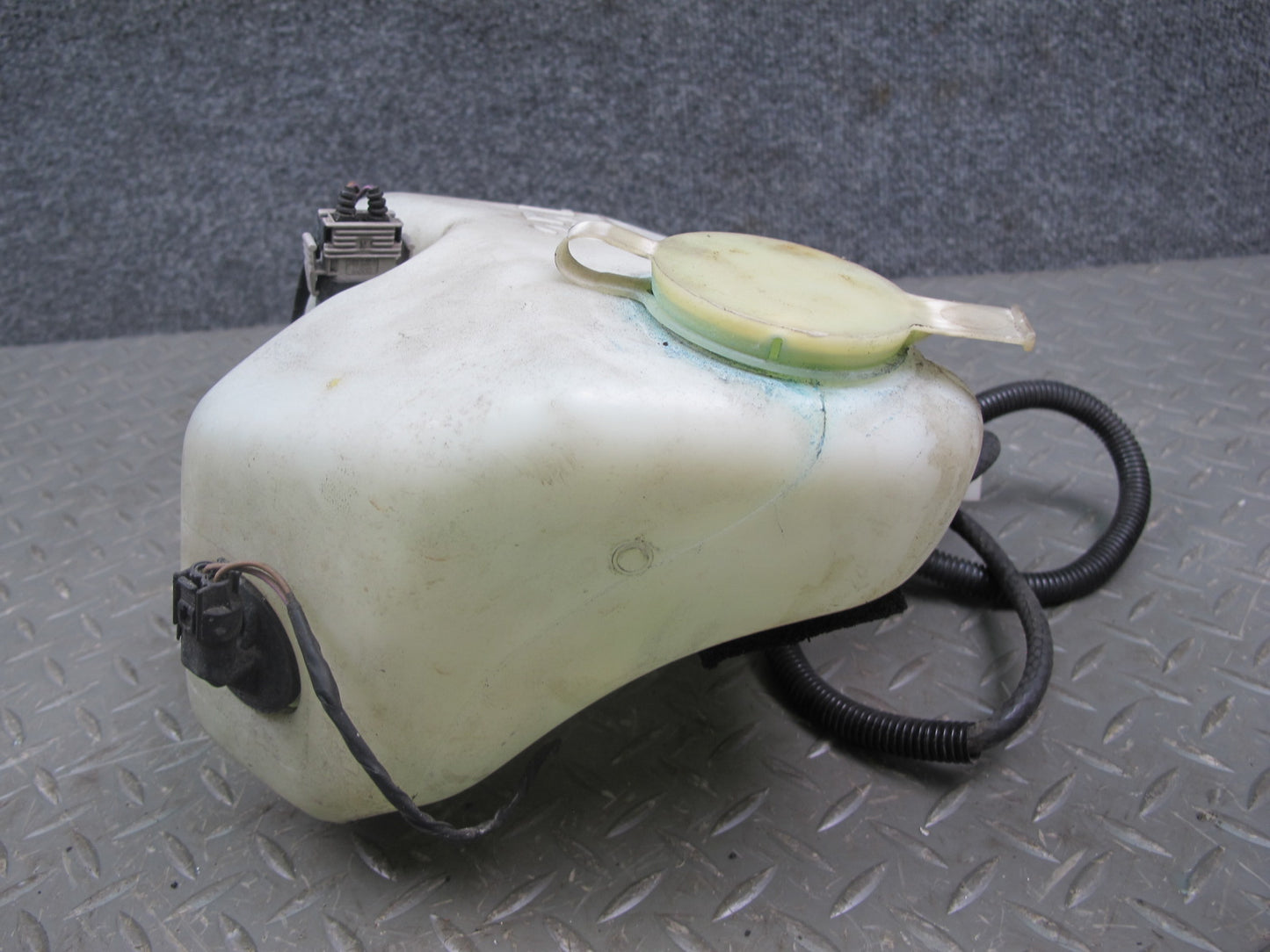 94-99 BMW E36 3-SERIES Windshield Washer Fluid Reservoir Tank w Pump OEM