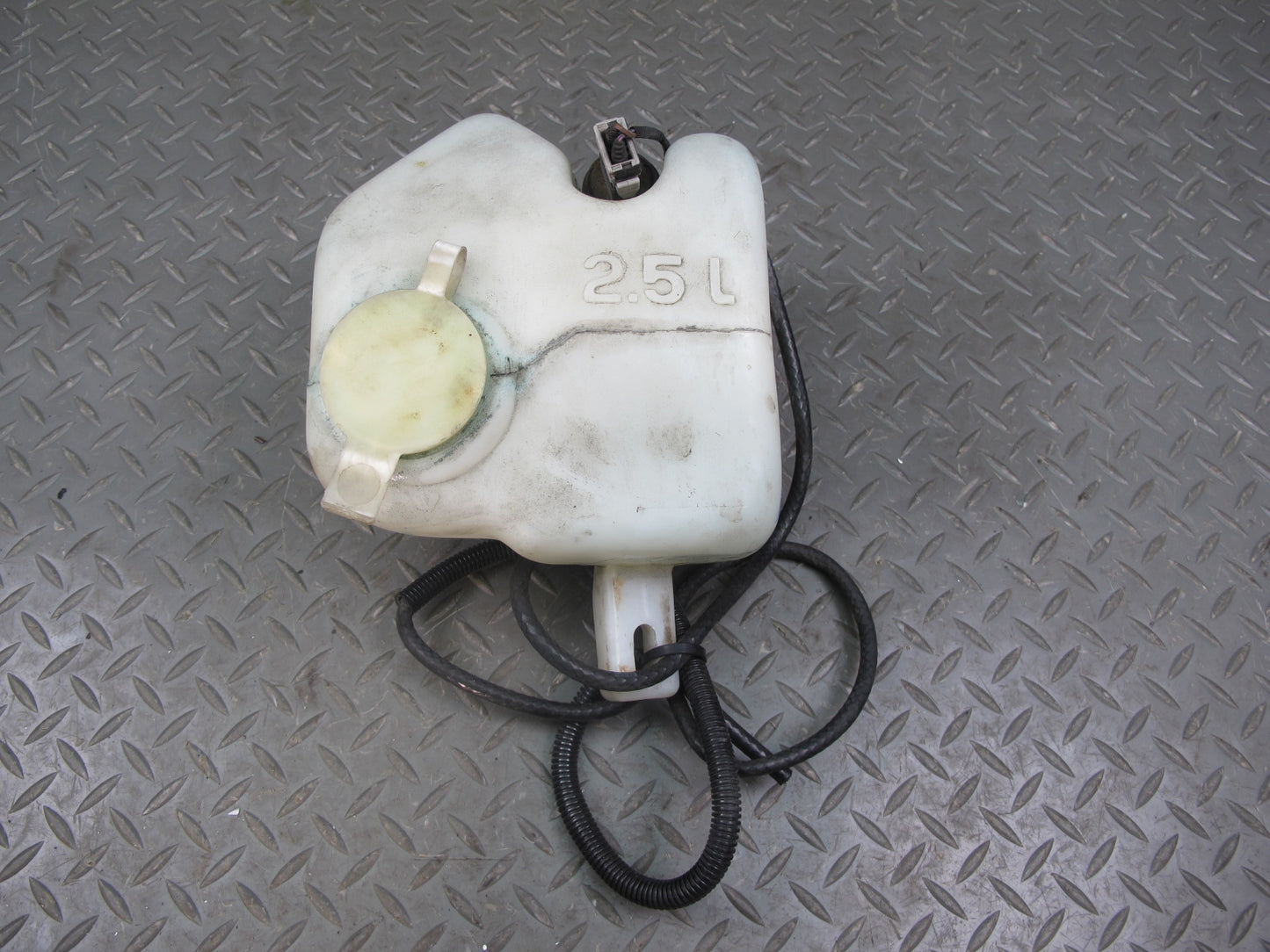 94-99 BMW E36 3-SERIES Windshield Washer Fluid Reservoir Tank w Pump OEM