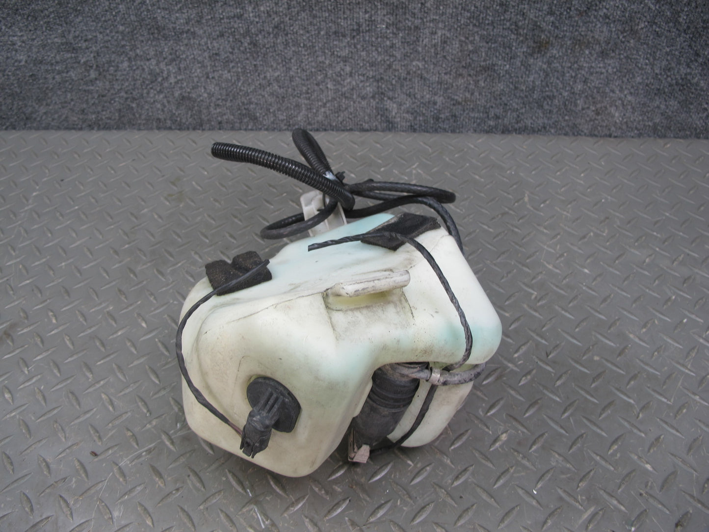 94-99 BMW E36 3-SERIES Windshield Washer Fluid Reservoir Tank w Pump OEM