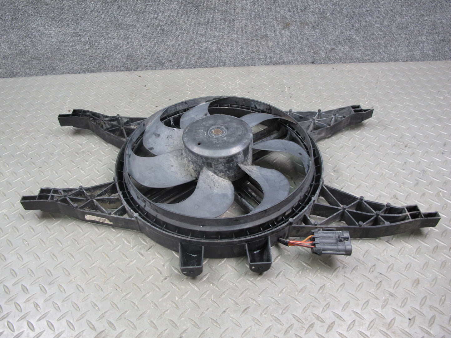 03-06 Chevrolet Engine Cooling Fan w Shroud OEM