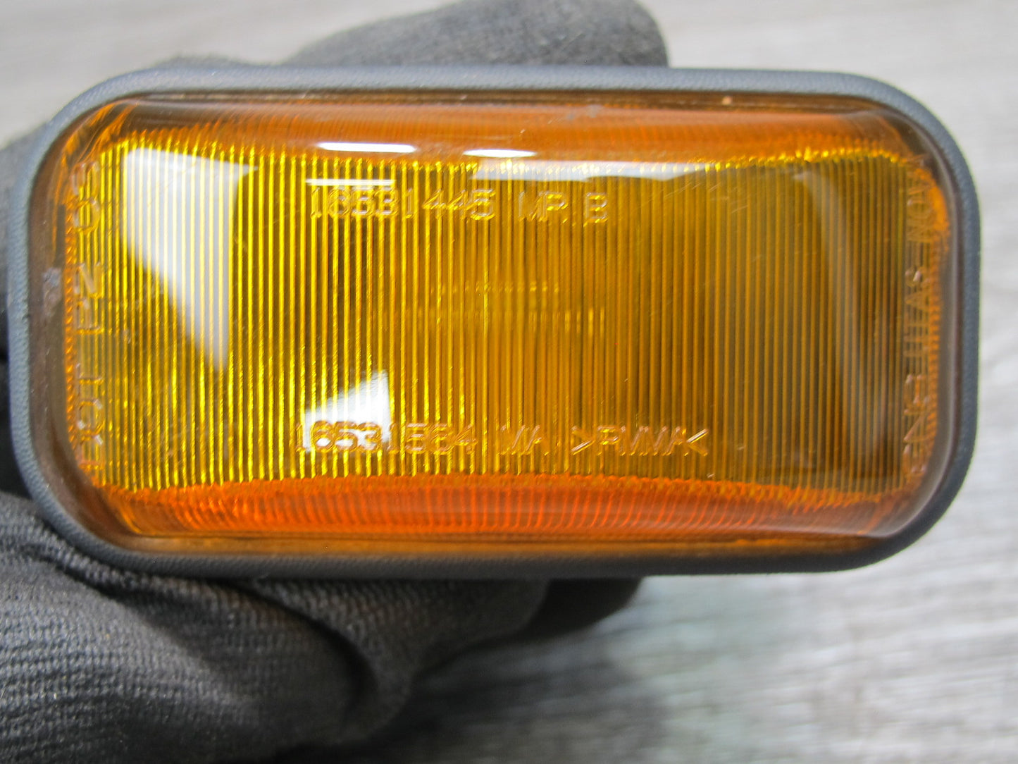 2003-2009 Hummer H2 Upper Roof Clearance Marker Light Lamp 16531442