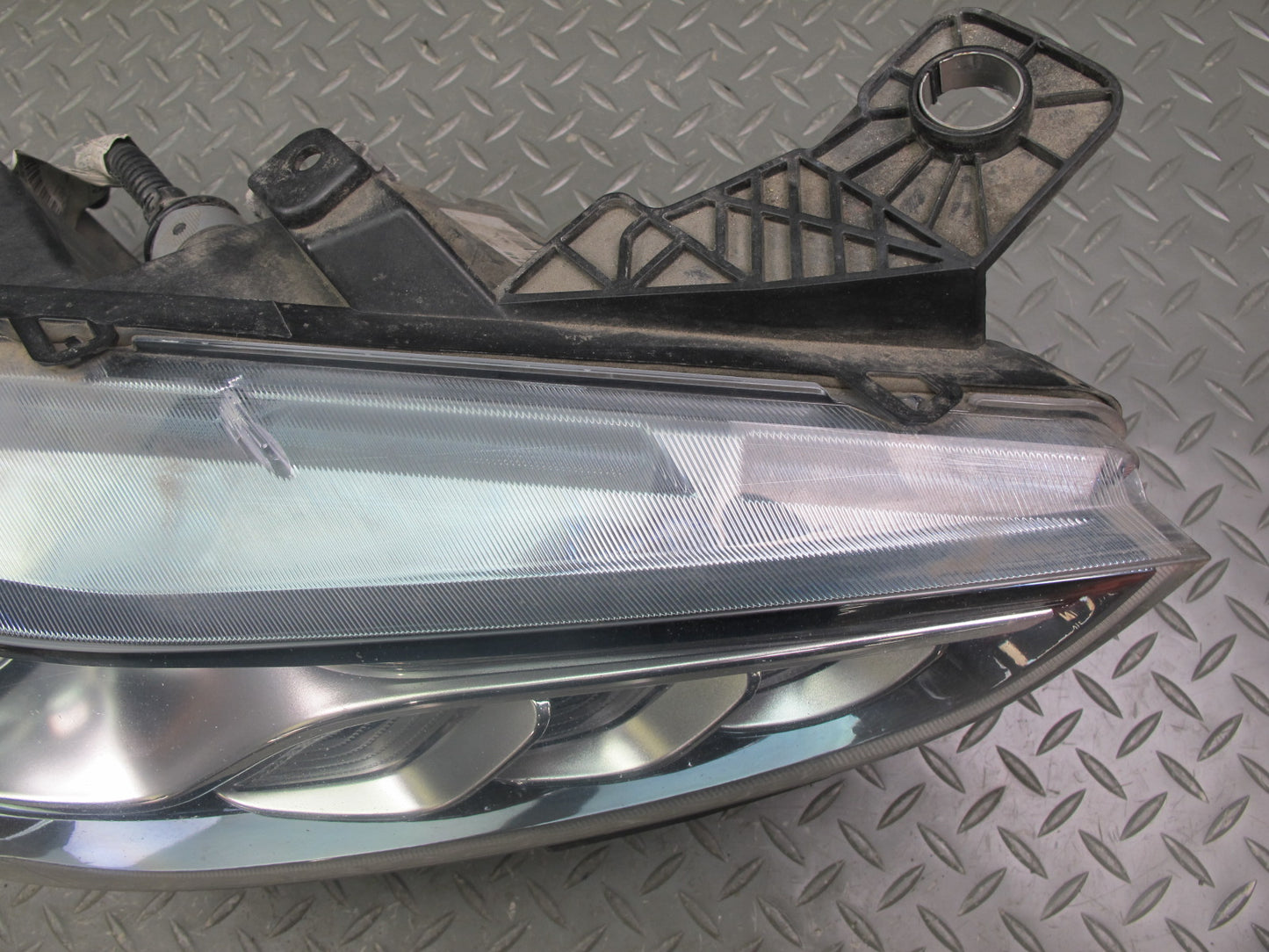 14-17 Maserati Ghibli M157 Front Right Adaptive Xenon HID Headlight Lamp OEM