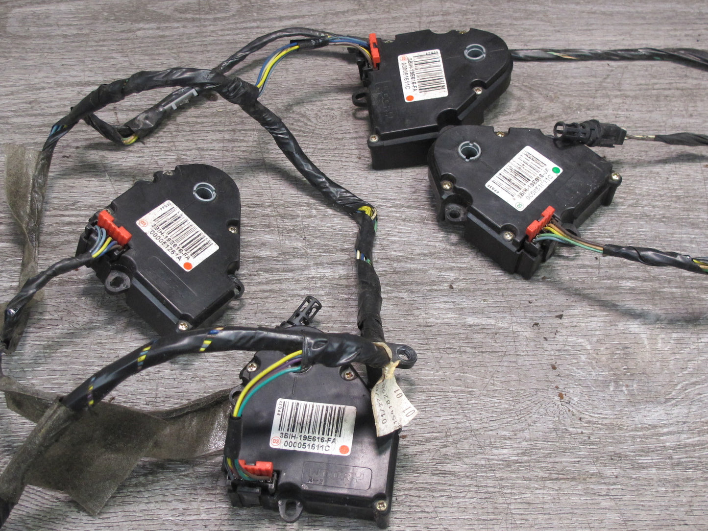 2003-2009 Hummer H2 Hvac A/C Heater Blower Motor Door Flap Actuator W/ Wire Set