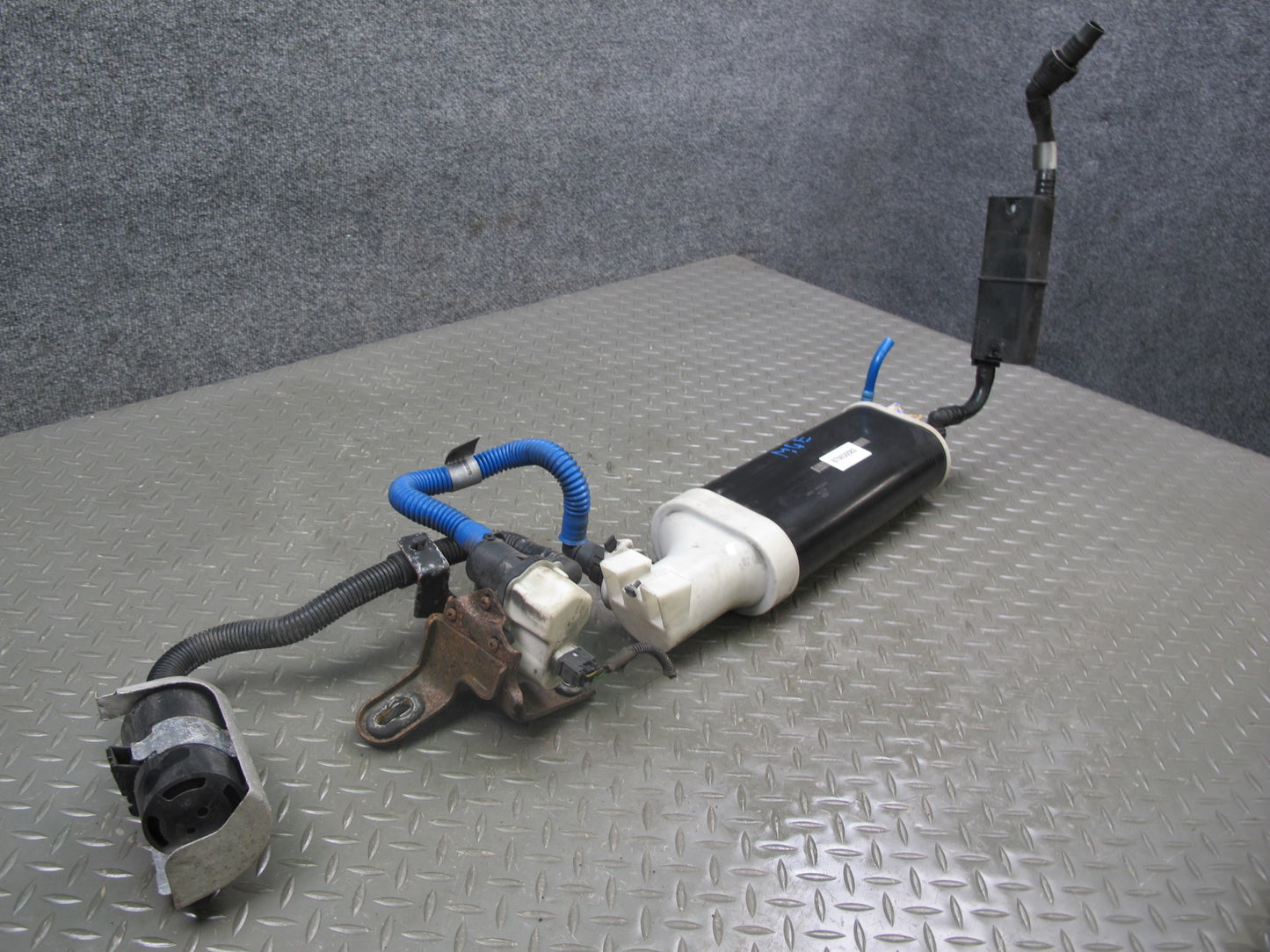 14-17 Maserati Ghibli Fuel Vapor Canister w Leak Detection Pump & Hose OEM