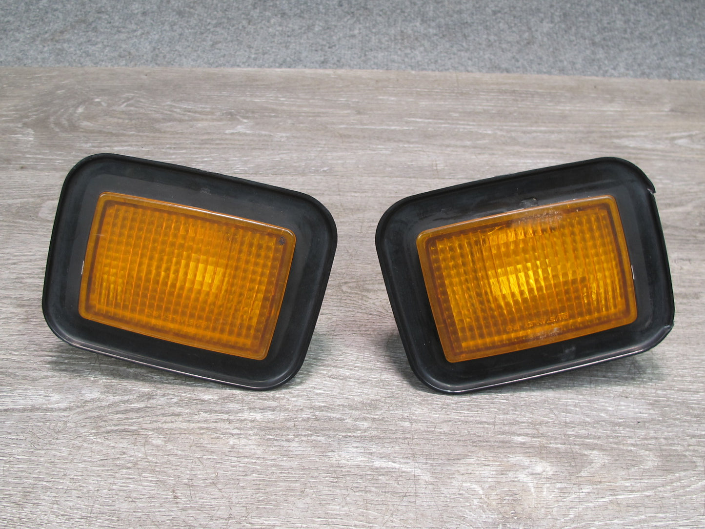 2003-2009 Hummer H2 Front Left & Right Turn Signal Parking Light Lamp Set of 2