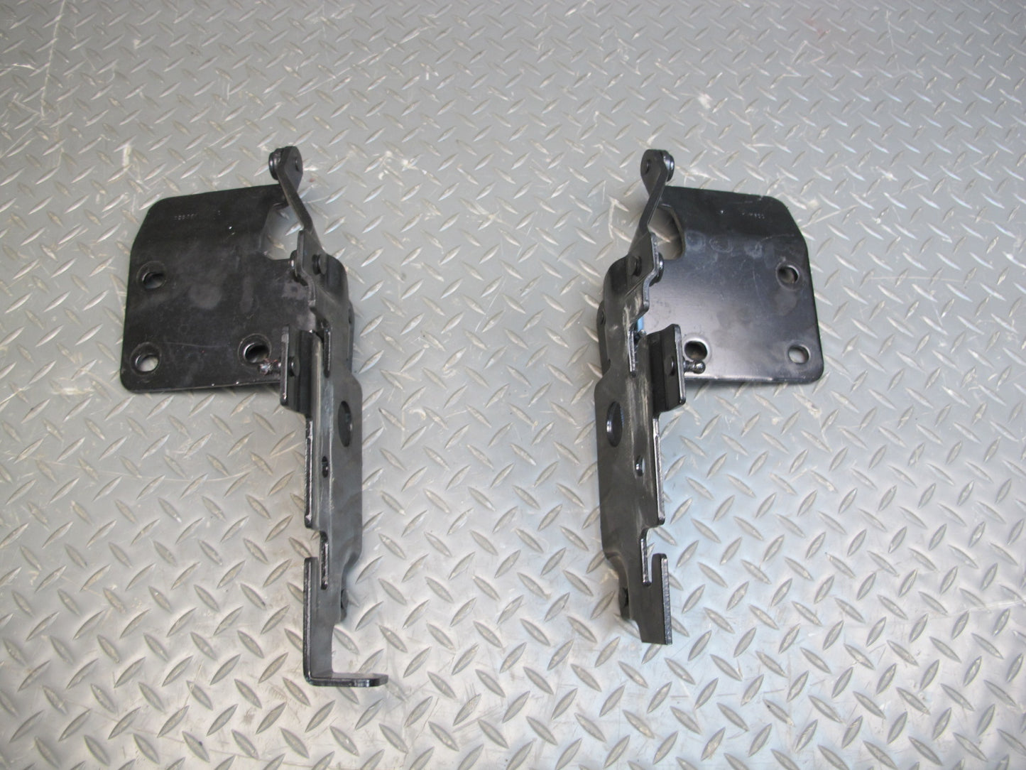 03-06 Hevrolet SSR Set of 2 Rear Left & Right Trunk Hinge OEM