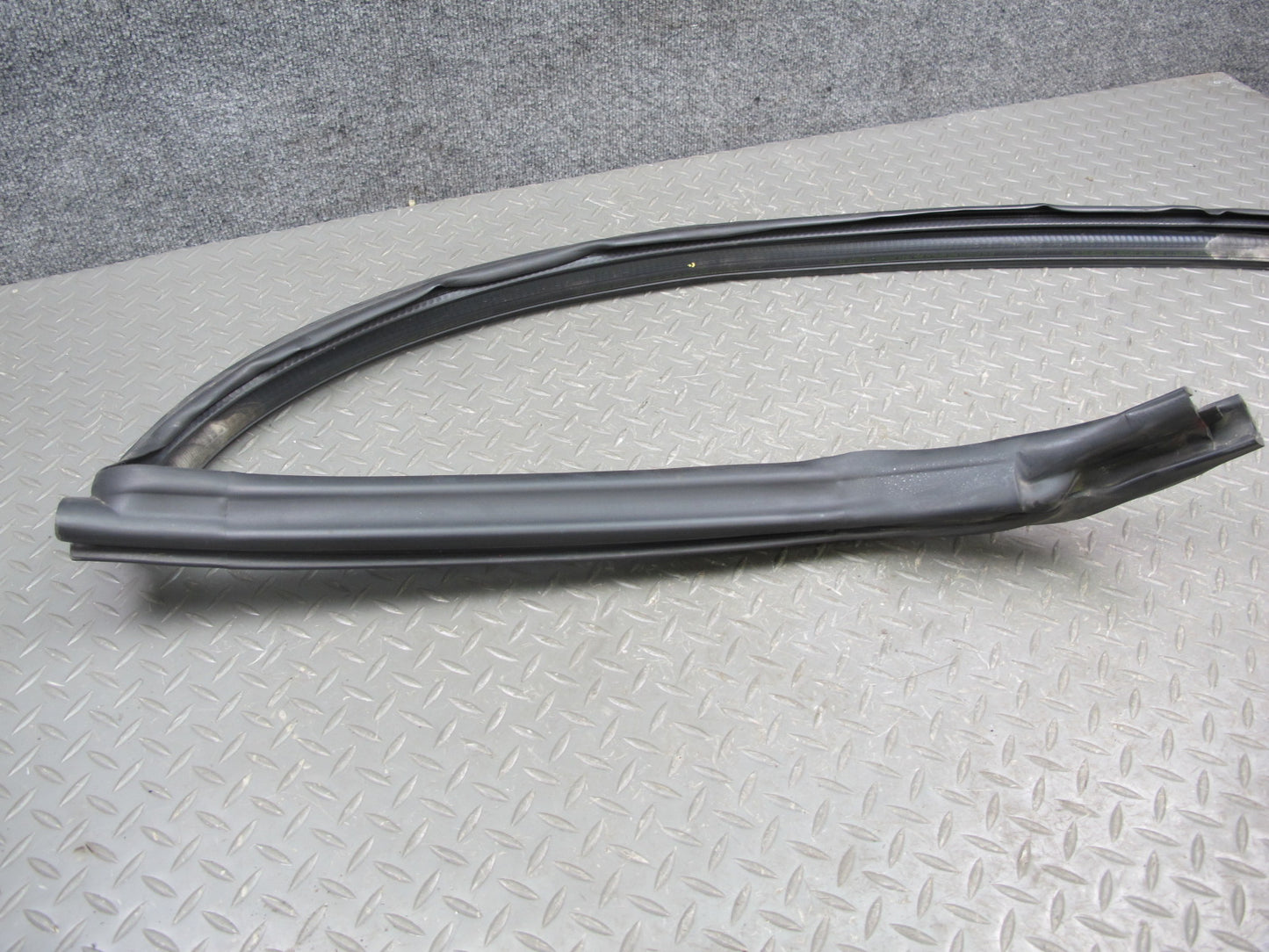 03-06 Chevrolet SSR Front Windshield Frame Weatherstrip Seal 15210491 OEM