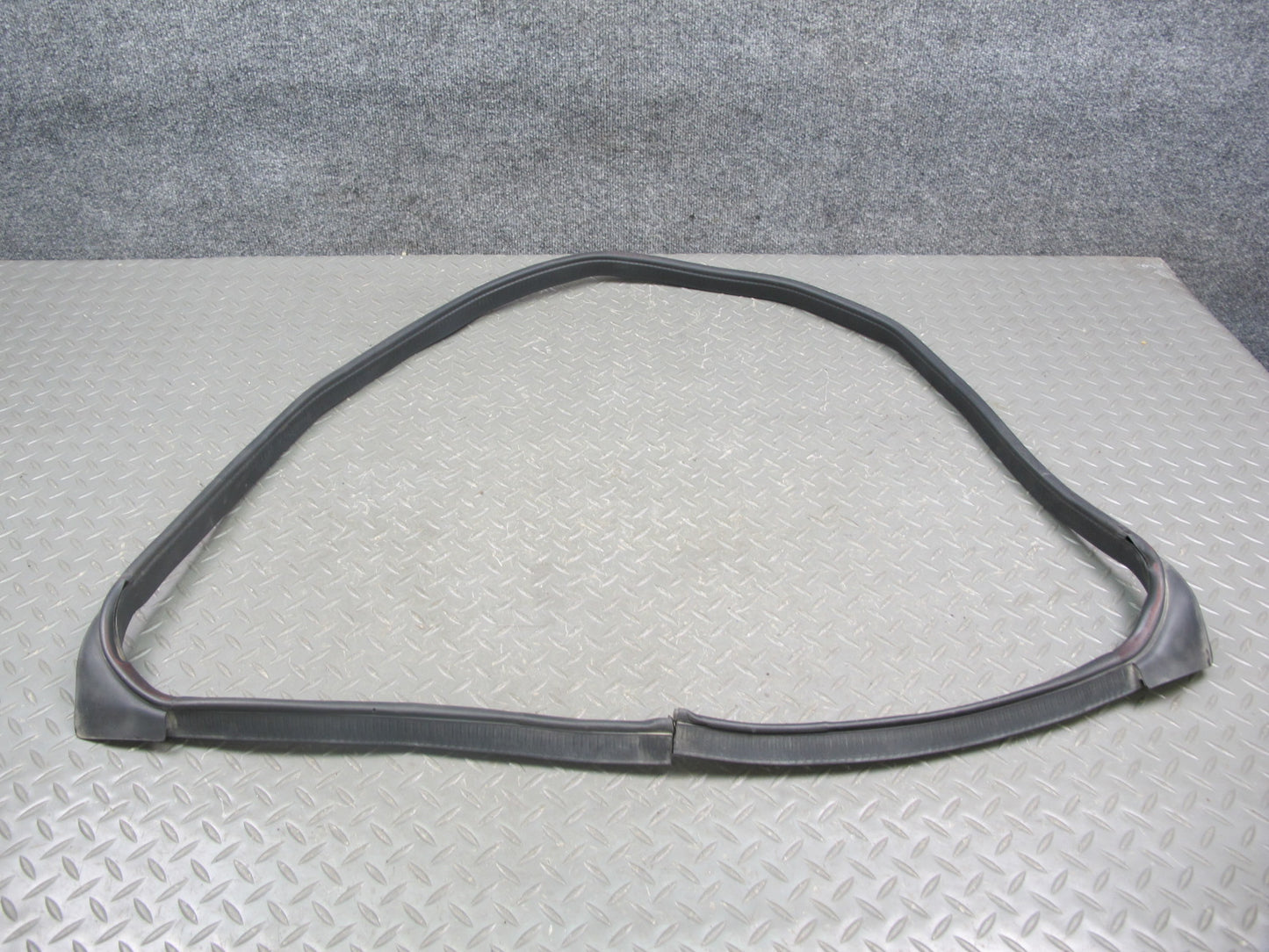 03-06 Chevrolet SSR Rear Trunk Hatch Lid Weatherstrip Seal 15139640 OEM