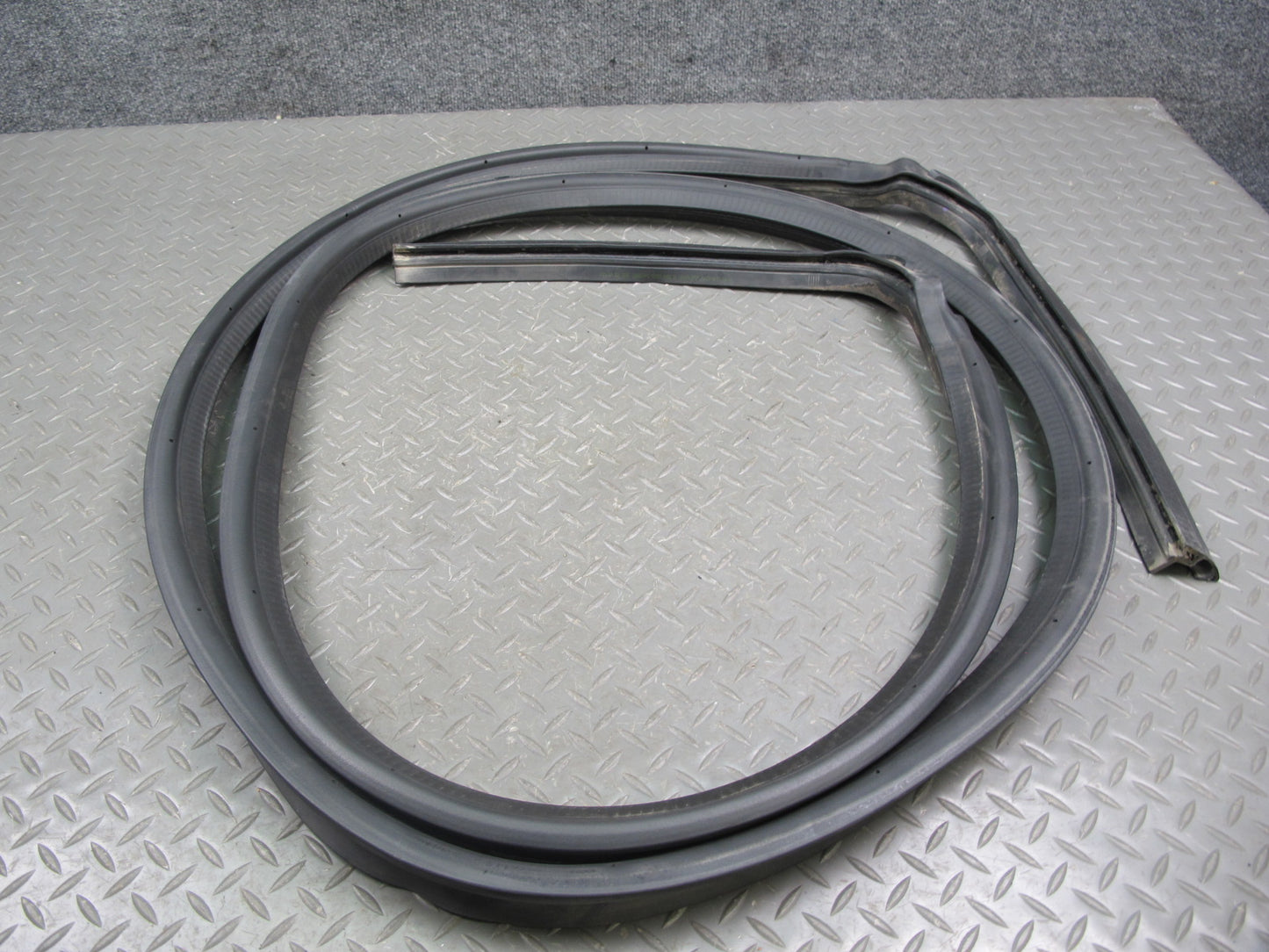 03-06 Chevrolet SSR Rear Tonneau BED Cover Rubber Weatherstrip Seal OEM