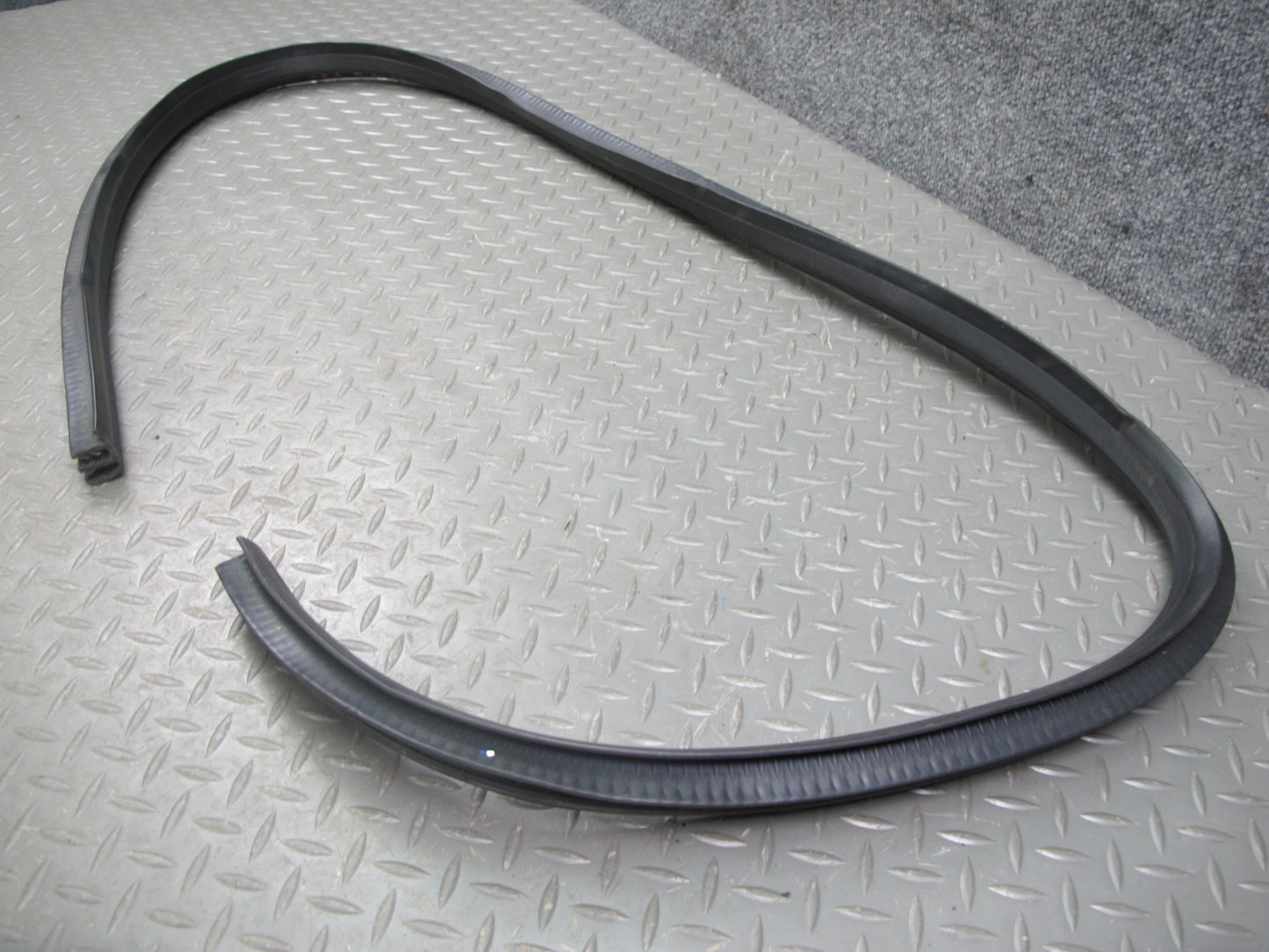 03-06 Chevrolet SSR Right Passenger Door Rubber Weatherstrip Seal OEM