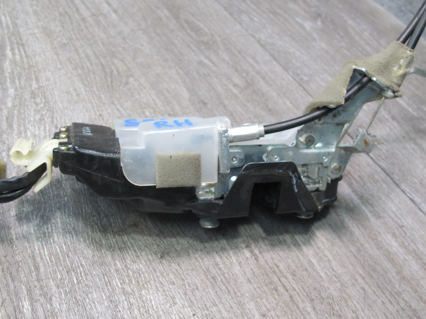 92-00 Lexus UZZ30L SC300 SC400 Right Passenger Door Lock Latch Actuator OEM