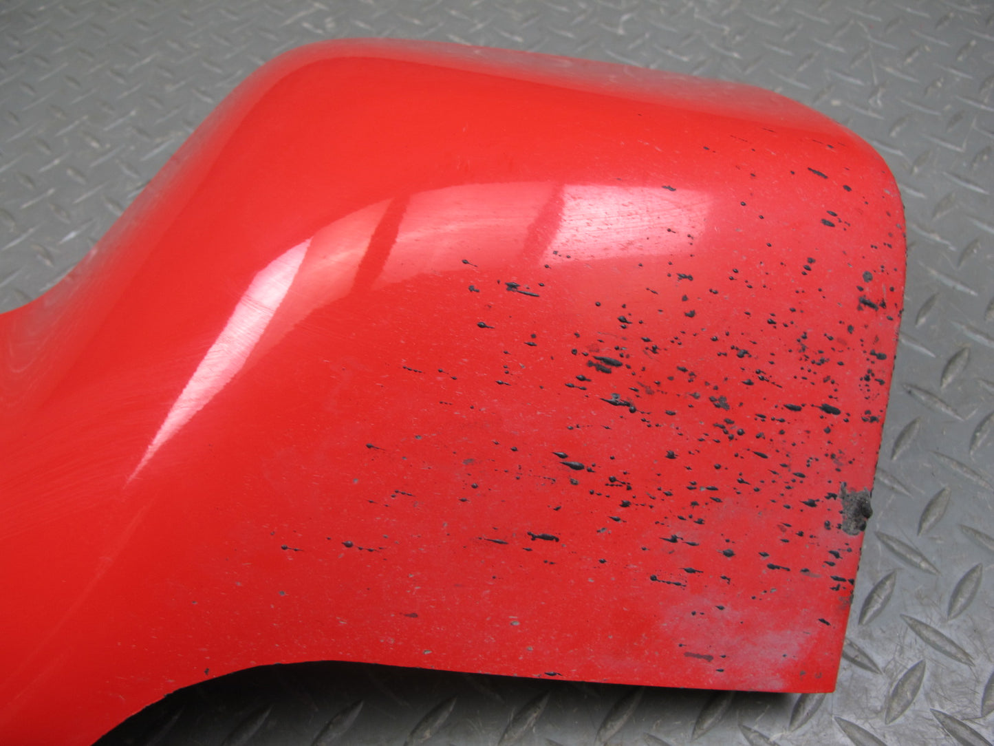 03-06 Chevrolet SSR Front Right Fender Rocker Molding RED 15103578 OEM