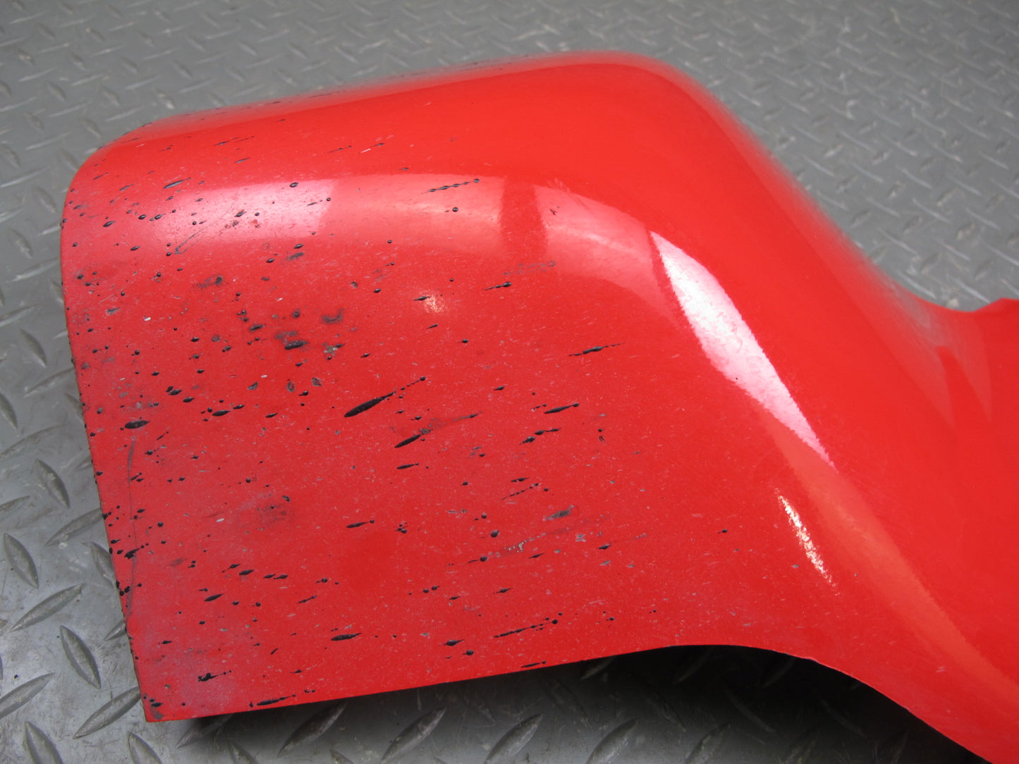 03-06 Chevrolet SSR Front Left Fender Rocker Molding RED 15103577 OEM