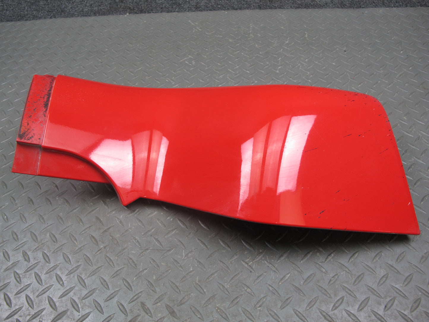 03-06 Chevrolet SSR Front Left Fender Rocker Molding RED 15103577 OEM