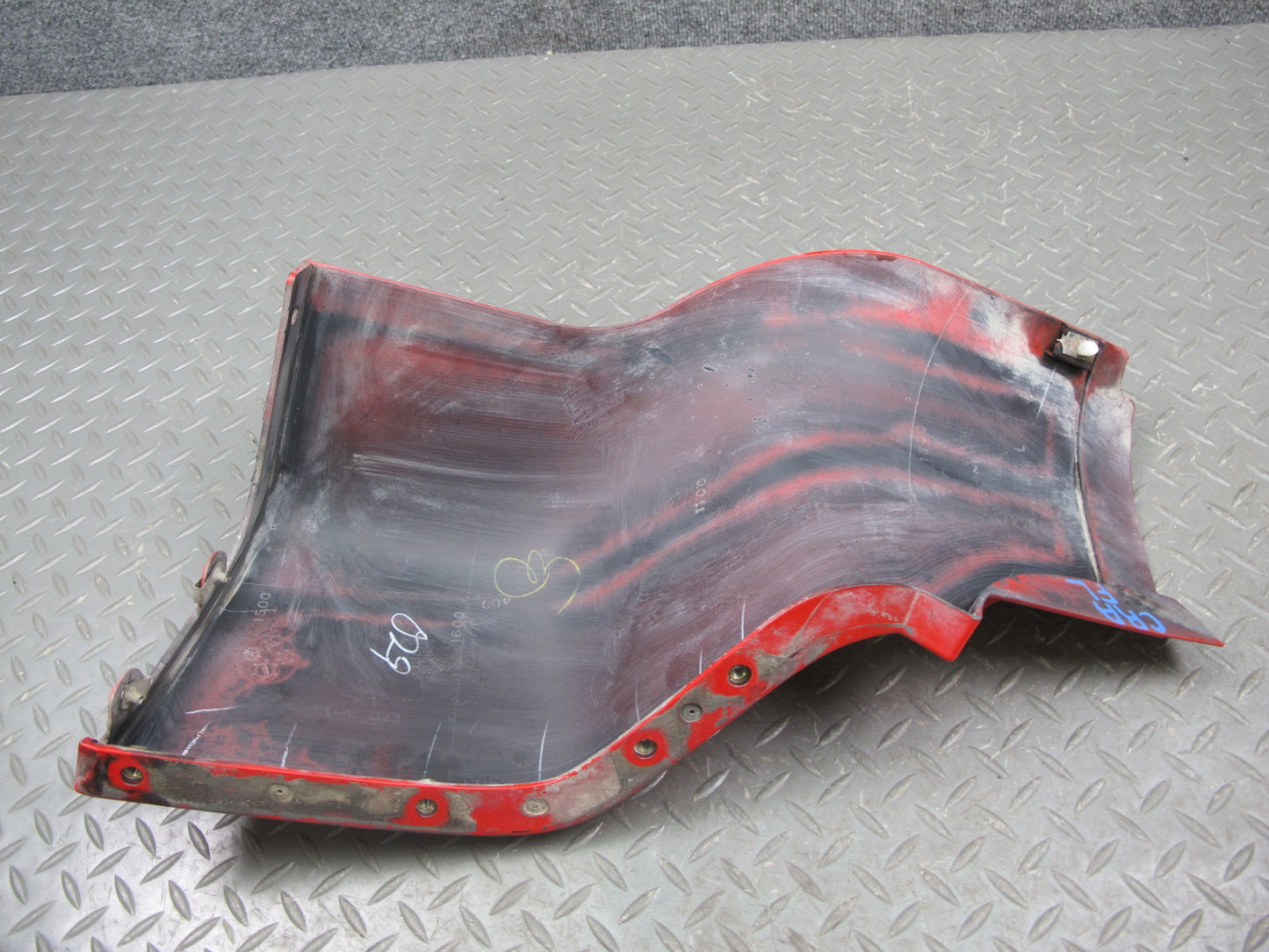 03-06 Chevrolet SSR Front Left Fender Rocker Molding RED 15103577 OEM