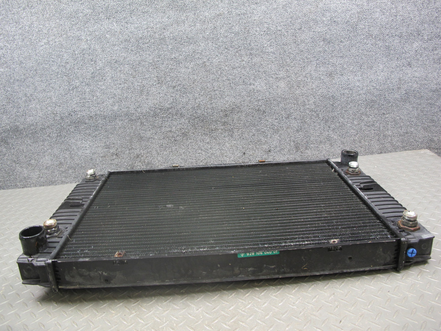 1984-1986 Porsche 928 S A/T Engine Motor Cooling Radiator 92810604001