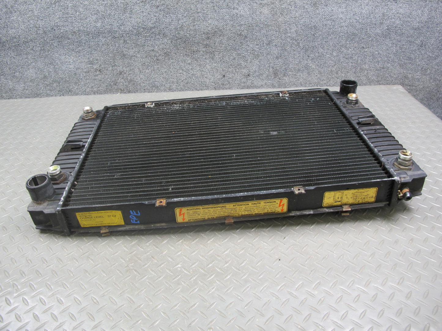 1984-1986 Porsche 928 S A/T Engine Motor Cooling Radiator 92810604001