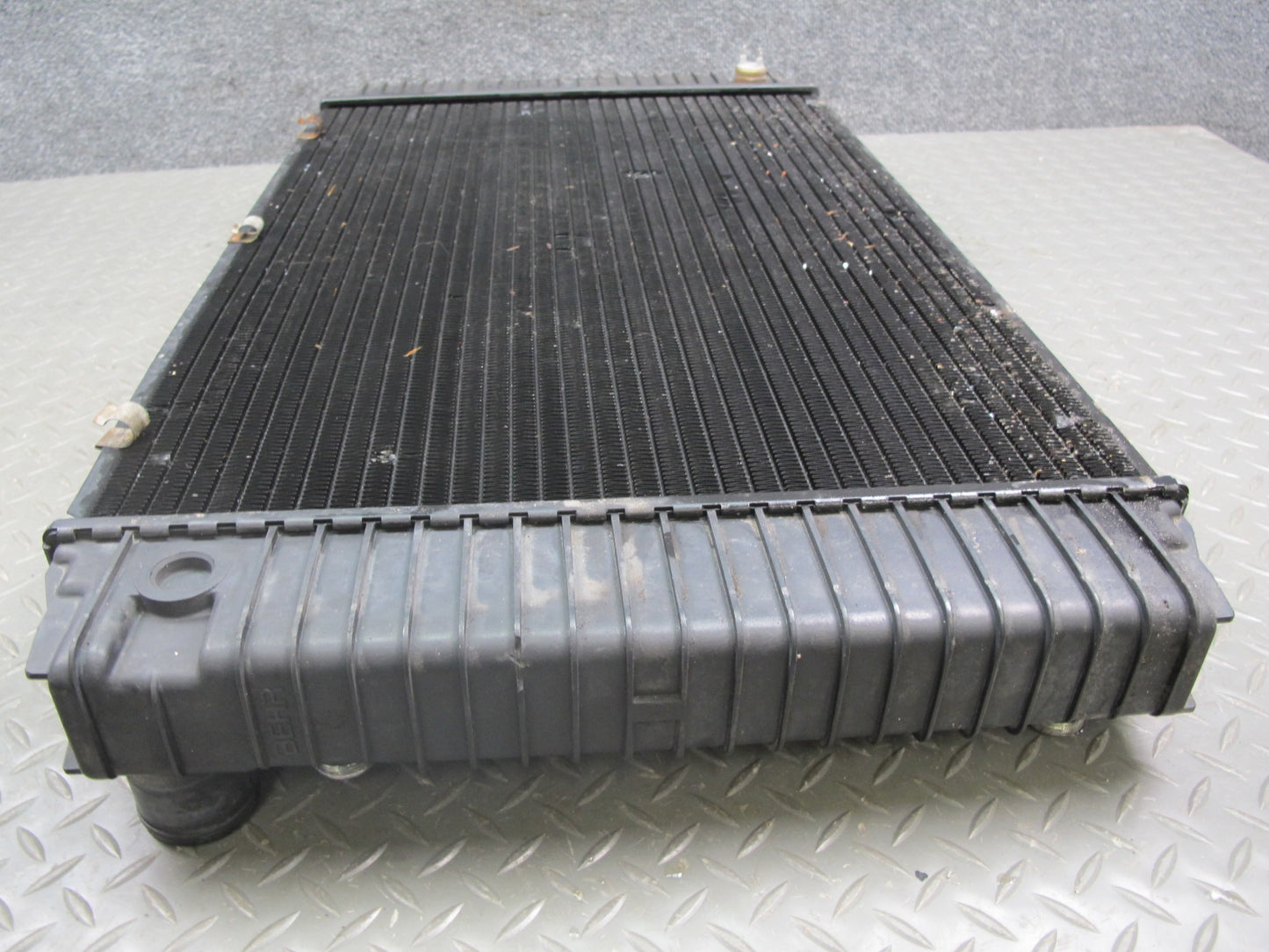 1984-1986 Porsche 928 S A/T Engine Motor Cooling Radiator 92810604001