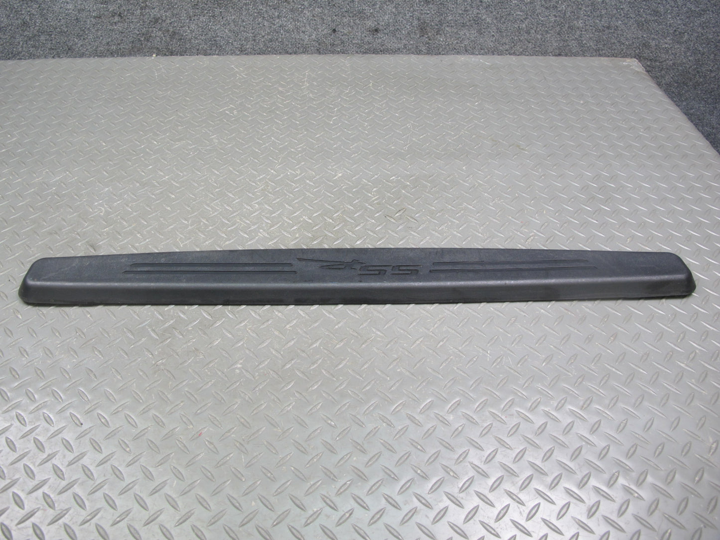 03-06 Chevrolet SSR Rear Tail Gate Step Sill Scuff Plate Trim Panel OEM