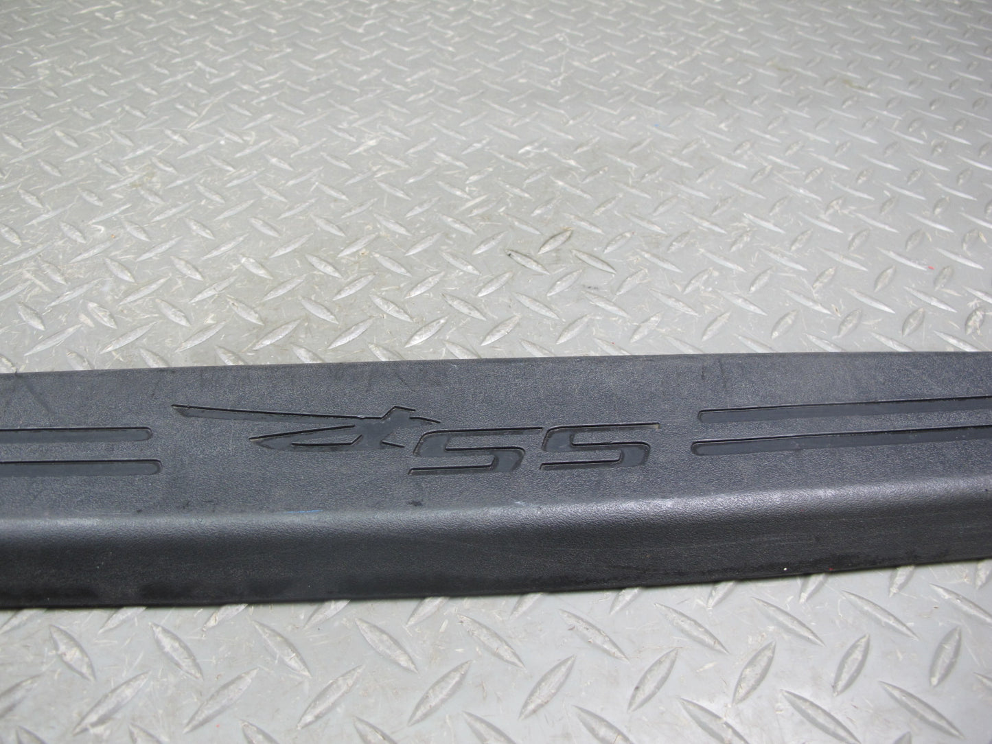 03-06 Chevrolet SSR Rear Tail Gate Step Sill Scuff Plate Trim Panel OEM