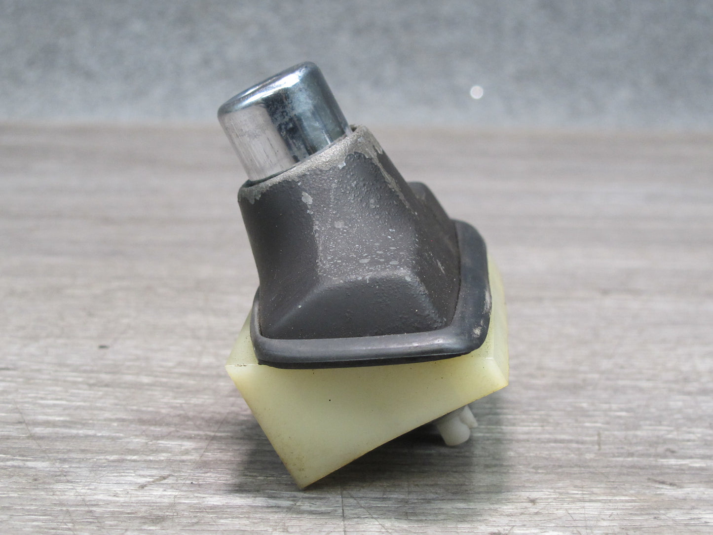 86-89 BMW E24 635CSi Rear Trunk Lid Lock Cylinder OEM
